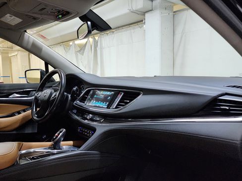 Used 2019 Buick Enclave Essence image 24