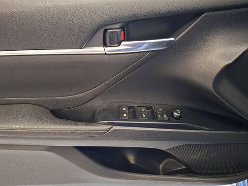 Used 2018 Toyota Camry XSE FWD image 17