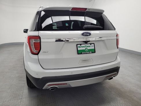 Used 2017 Ford Explorer XLT image 6