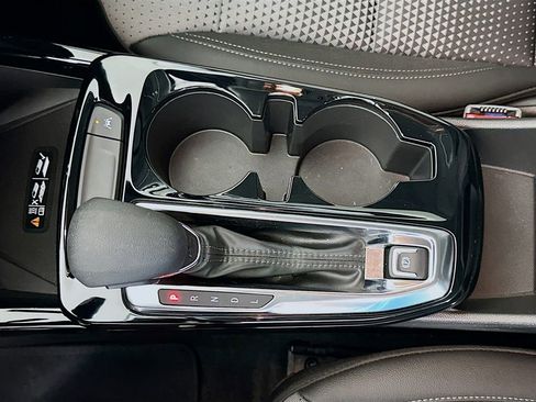 Used 2024 Chevrolet Trax LT w/ Sunroof Package image 16