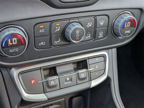 Used 2024 GMC Terrain SLT image 22