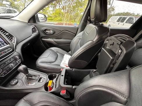 Used 2021 Jeep Cherokee Latitude Lux w/ Comfort/Convenience Group AWD/4WD image 26