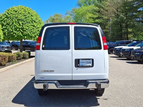 Used 2024 Chevrolet Express 2500 w/ Driver Convenience Package RWD image 6