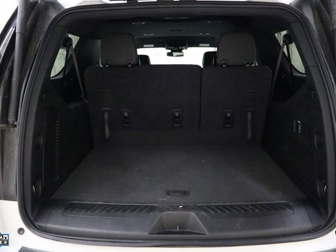 Used 2024 Chevrolet Suburban LT image 25