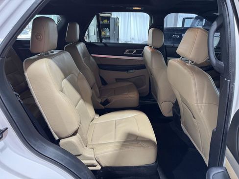 Used 2017 Ford Explorer XLT w/ Equipment Group 202A AWD/4WD image 24