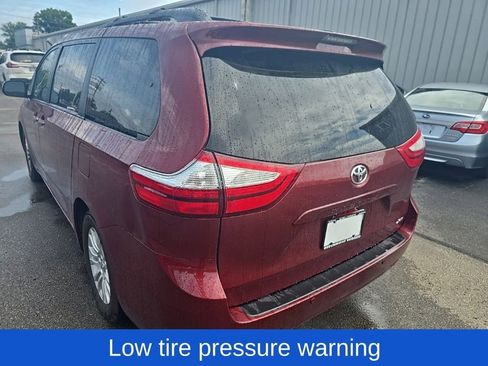 Used 2017 Toyota Sienna XLE w/ XLE Navigation Package FWD image 5
