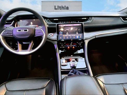 Used 2024 Jeep Grand Cherokee Limited image 10