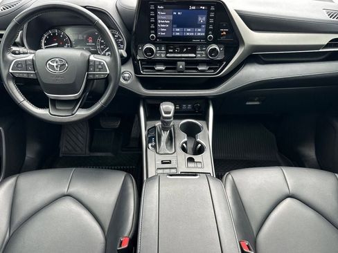 Used 2022 Toyota Highlander XLE image 10