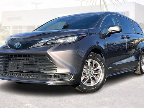 Used 2021 Toyota Sienna LE image 30