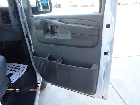 Used 2007 GMC Savana 2500 w/ Power and Light Package image 22