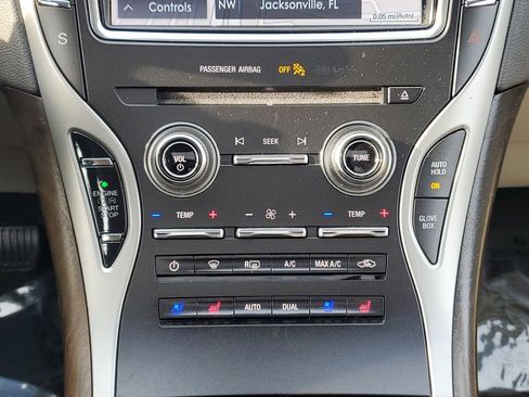 Used 2019 Lincoln Nautilus Reserve image 32