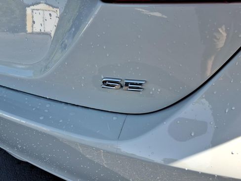 Used 2023 Toyota Camry SE FWD image 9