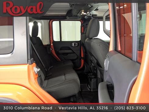 Used 2019 Jeep Wrangler Unlimited Sahara image 10