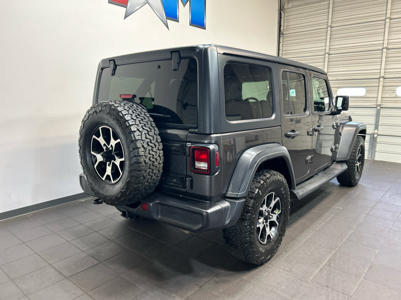 Used 2018 Jeep Wrangler Unlimited Sport S AWD/4WD image 3