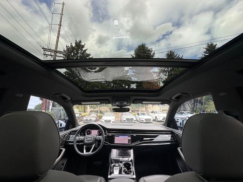 Used 2019 Audi Q8 Prestige w/ Adaptive Chassis Package AWD/4WD image 21