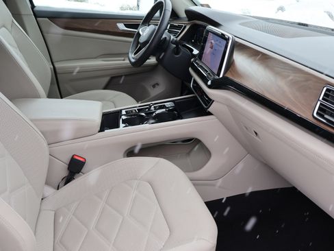 Used 2024 Volkswagen Atlas SE image 11