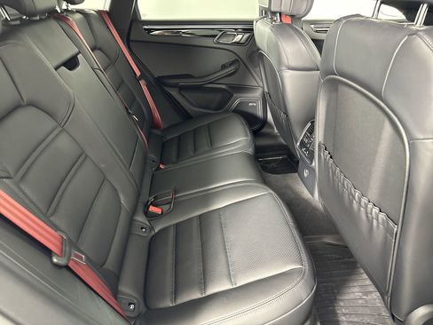 Used 2025 Porsche Macan image 28