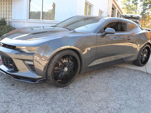 Used 2018 Chevrolet Camaro SS image 4