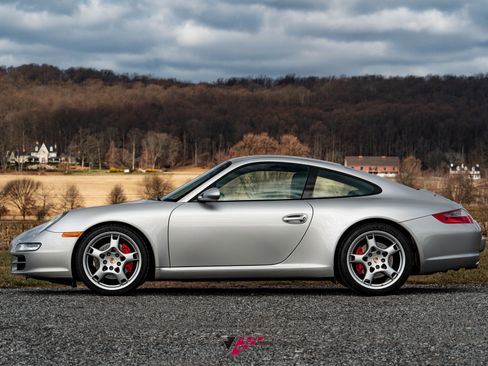 Used 2005 Porsche 911 Carrera S image 2