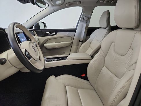 Used 2022 Volvo XC60 B5 Inscription w/ Climate Package image 6