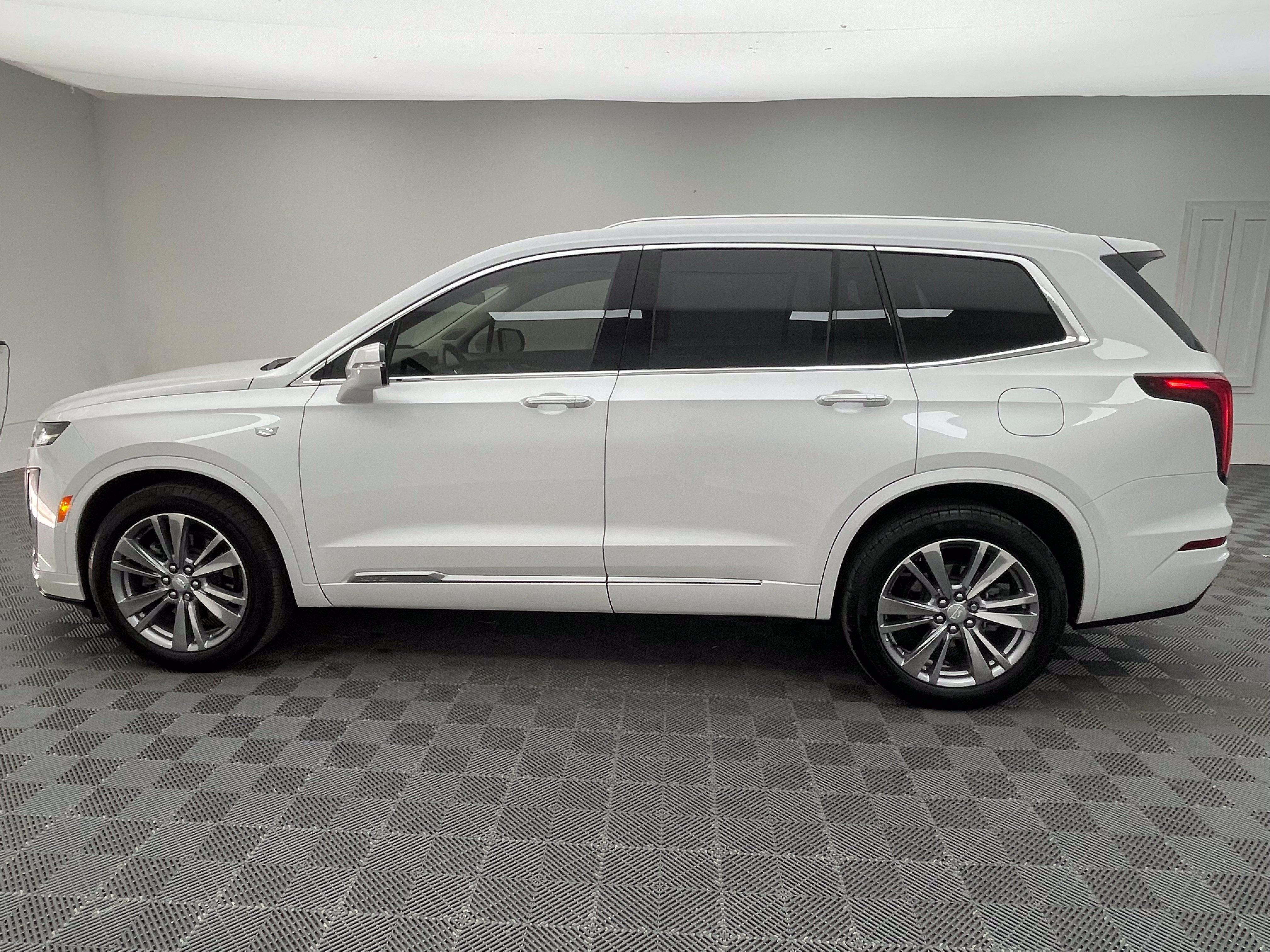 Used 2024 Cadillac XT6 Premium Luxury FWD image 15