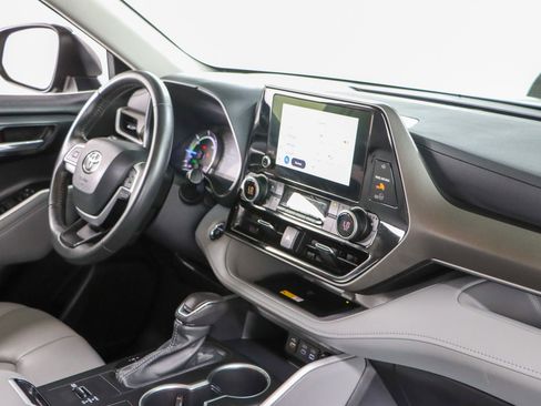 Used 2023 Toyota Highlander XLE image 27