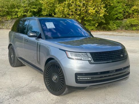 Used 2023 Land Rover Range Rover SE image 1