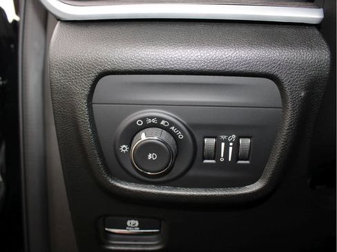 New 2025 Jeep Grand Cherokee Limited w/ Trailer Tow Package image 13