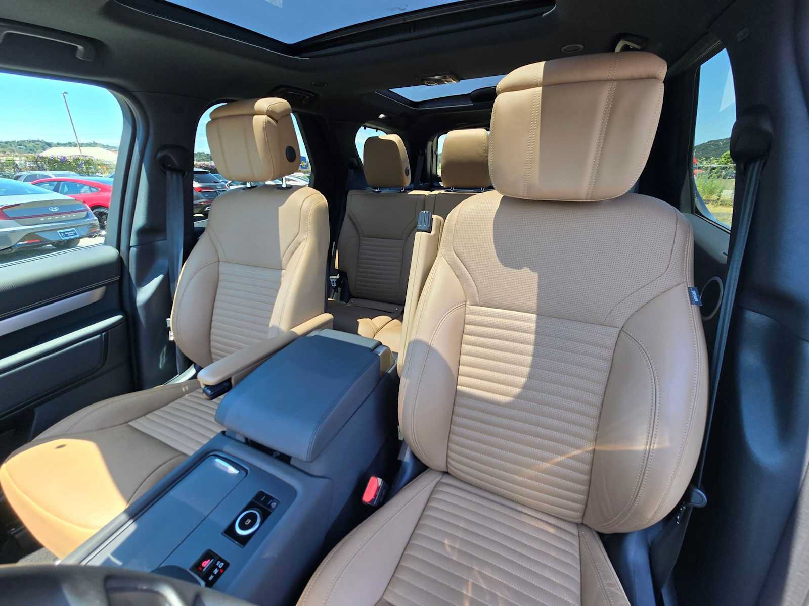 Used 2025 Land Rover Discovery Dynamic SE AWD/4WD image 23