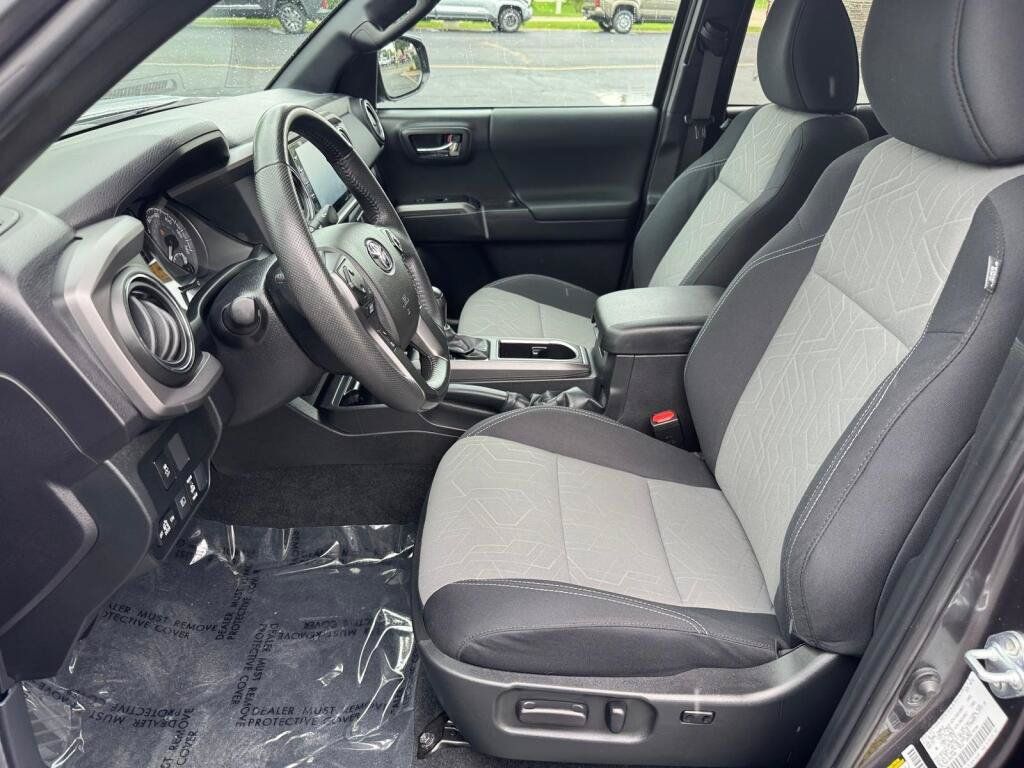 Certified 2022 Toyota Tacoma TRD Sport AWD/4WD image 6