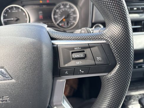 Used 2025 Mitsubishi Outlander ES image 10