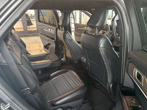 Used 2025 Ford Explorer ST-Line image 18