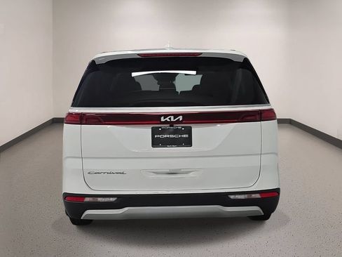 Used 2022 Kia Carnival LX FWD image 6