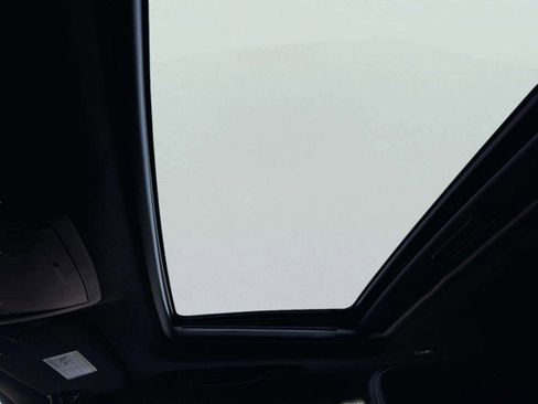 Used 2015 Dodge Challenger SRT image 35