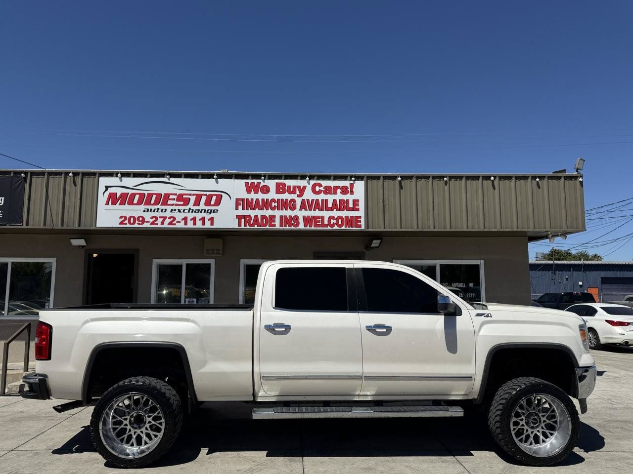 Used 2014 GMC Sierra 1500 SLT w/ SLT Crew Cab Value Package AWD/4WD image 2