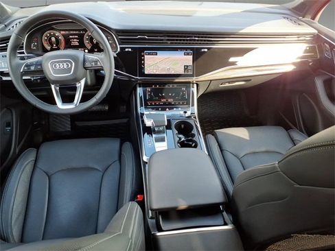 Used 2025 Audi Q7 3.0T Prestige image 12
