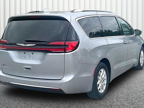 Used 2021 Chrysler Pacifica Touring-L FWD image 12