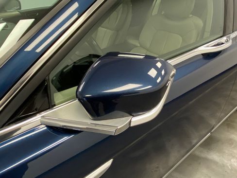 Used 2017 Lincoln Continental Select w/ Climate Package image 12