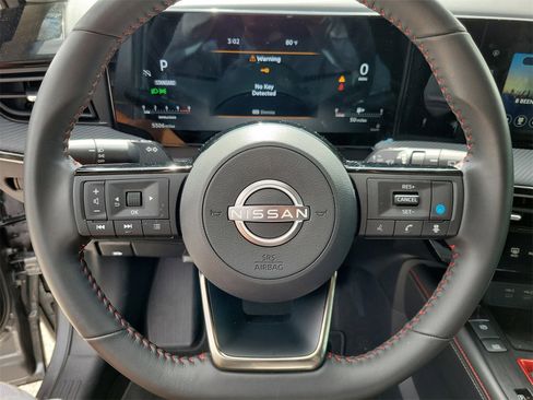 Used 2025 Nissan Kicks SR image 18