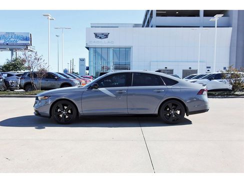 Used 2023 Honda Accord Sport image 3
