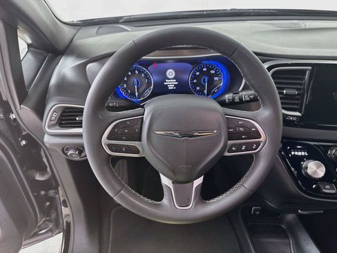 Used 2025 Chrysler Pacifica Select FWD image 17