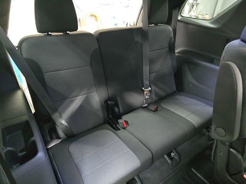 Used 2023 Chevrolet Traverse LT w/ Rear Camera Mirror Package image 12