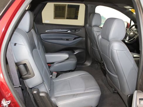 Used 2024 Buick Enclave Premium image 31