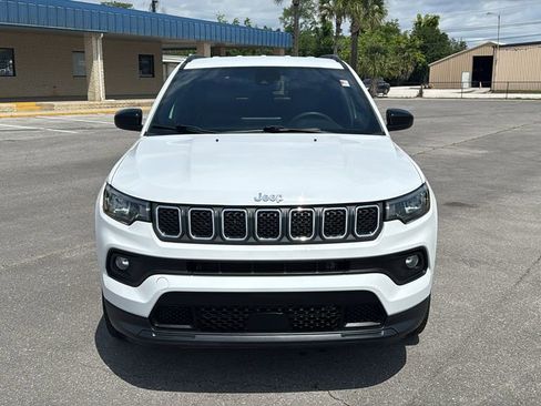 Used 2024 Jeep Compass Latitude AWD/4WD image 9