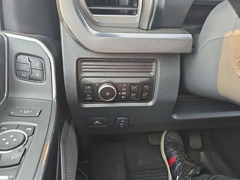 Used 2025 Ford F250 Platinum AWD/4WD image 22