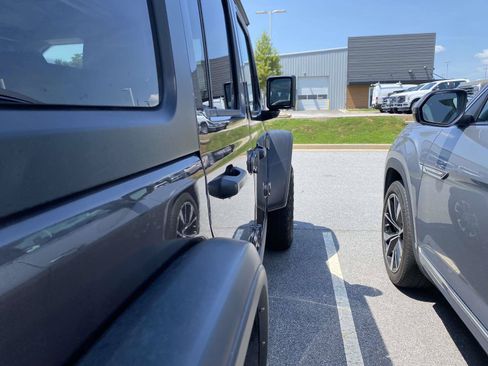 Used 2025 Jeep Wrangler Unlimited Rubicon AWD/4WD image 8