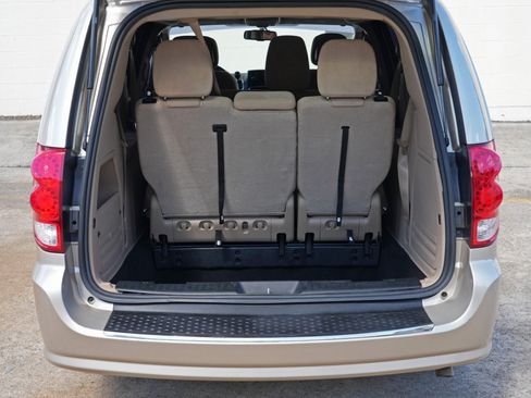 Used 2015 Dodge Grand Caravan American Value Package w/ UConnect Hands-Free Group FWD image 9