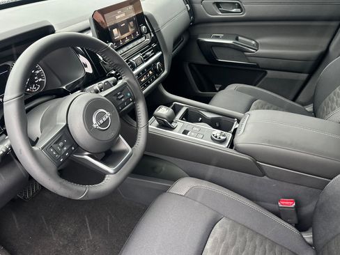 New 2025 Nissan Pathfinder SV image 10