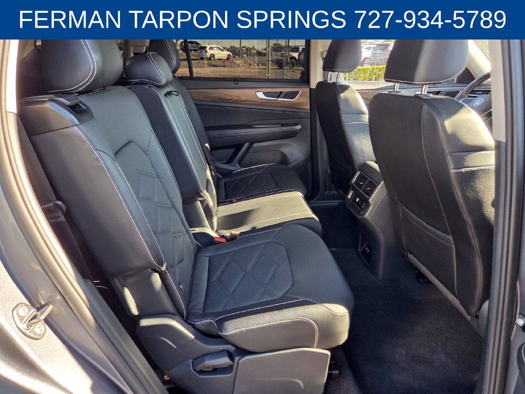 Used 2025 Volkswagen Atlas SE FWD image 17