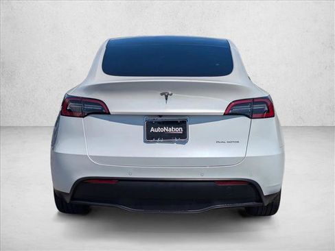 Used 2022 Tesla Model Y Long Range AWD/4WD image 7